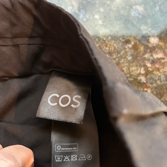 COS linen blend wide leg high waist pants with pleats at waist. Capsule. EUC. 8 - Picture 13 of 16